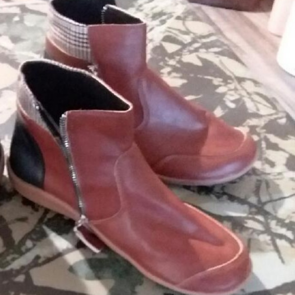 Clark's womans boots